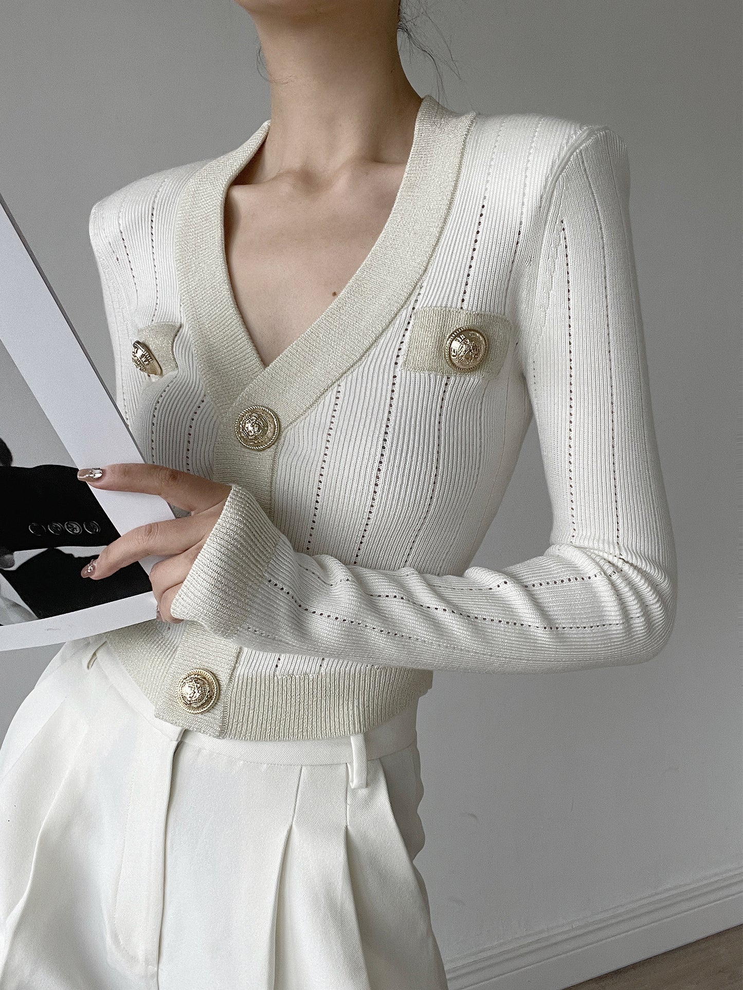 V-NECK KNITTED CARDIGAN CROP TOP