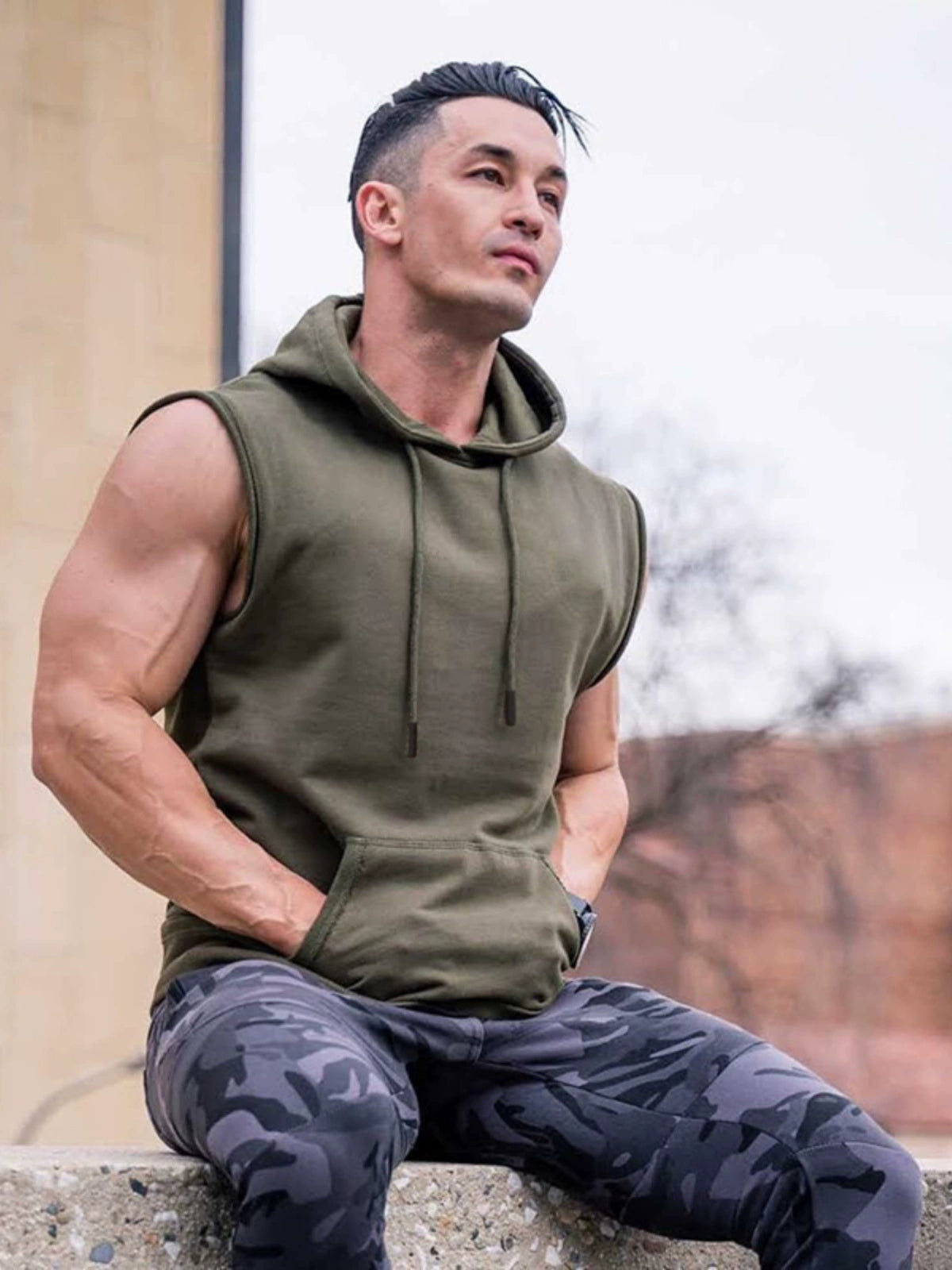 SLEEVELESS HOODIE