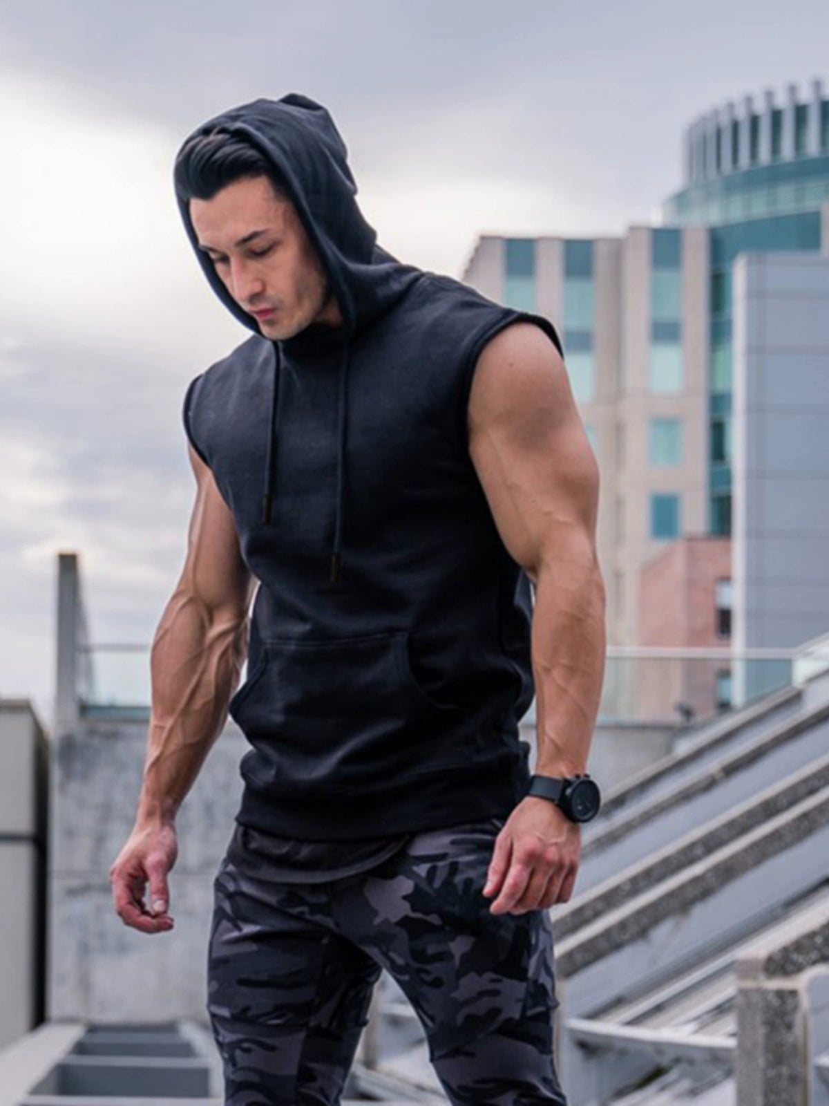 SLEEVELESS HOODIE