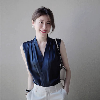SILKY SLEEVELESS BLOUSE