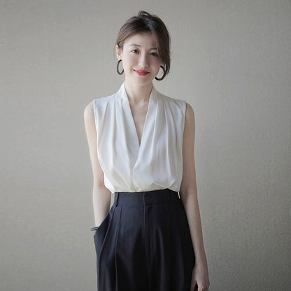 SILKY SLEEVELESS BLOUSE